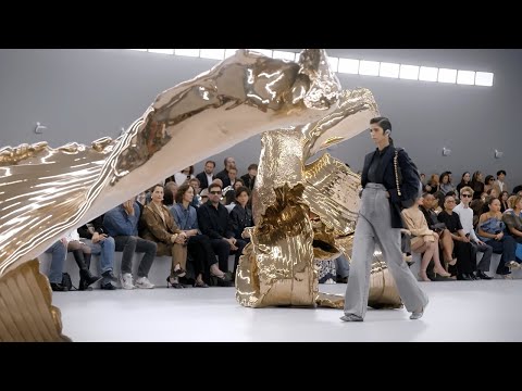 LOEWE Spring Summer 2024 women’s runway collection