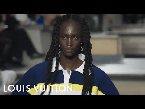 Louis Vuitton Women’s Fall-Winter 2022 Fashion Show
