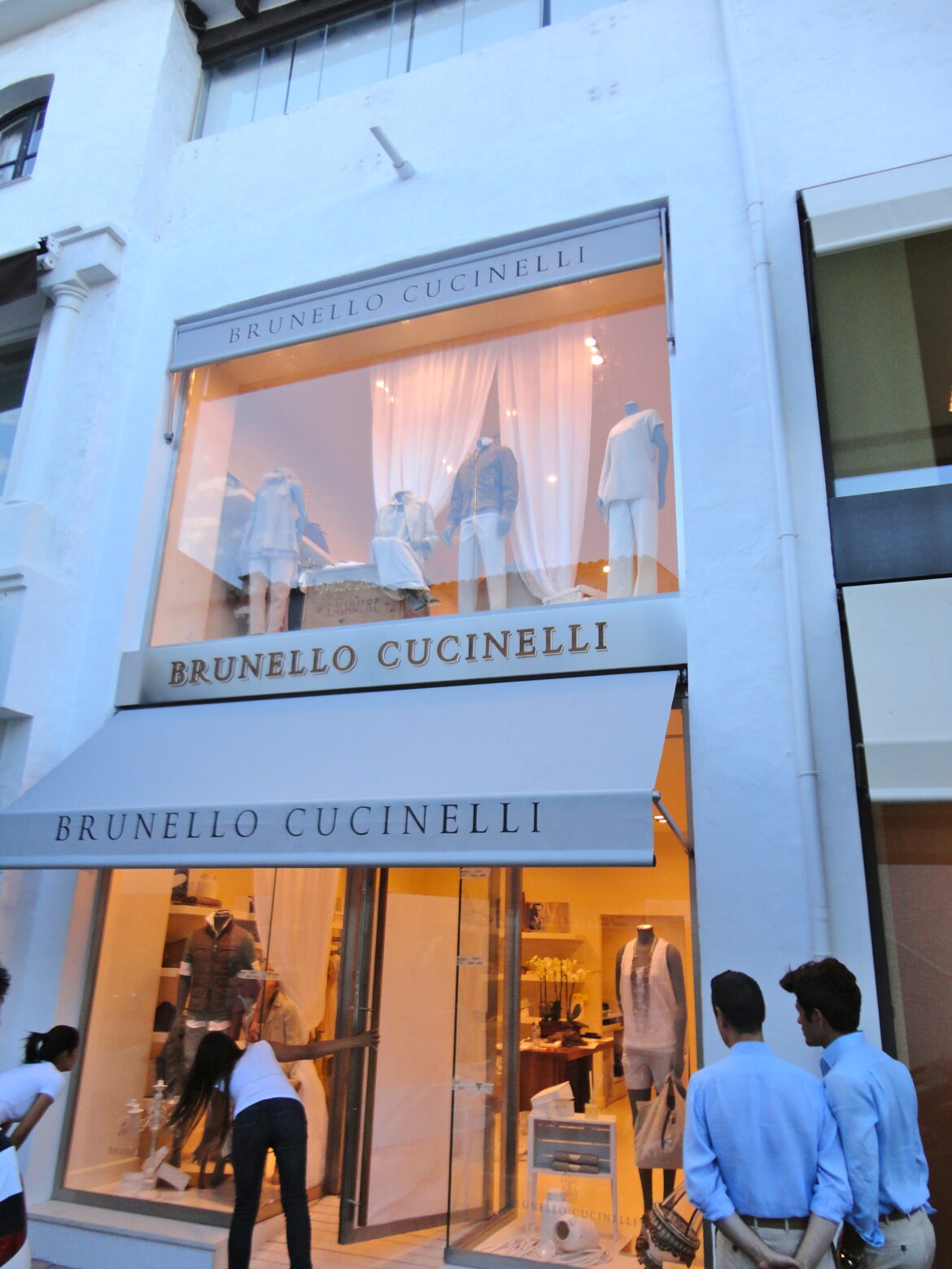 BRUNELLO CUCINELLI OPENS ITS FIRST MONOBRAND STORE IN THE UNITED ARAB  EMIRATES