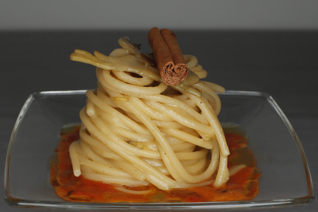 Spaghetti, ricci, carciofi e cannella di Marina Vitale