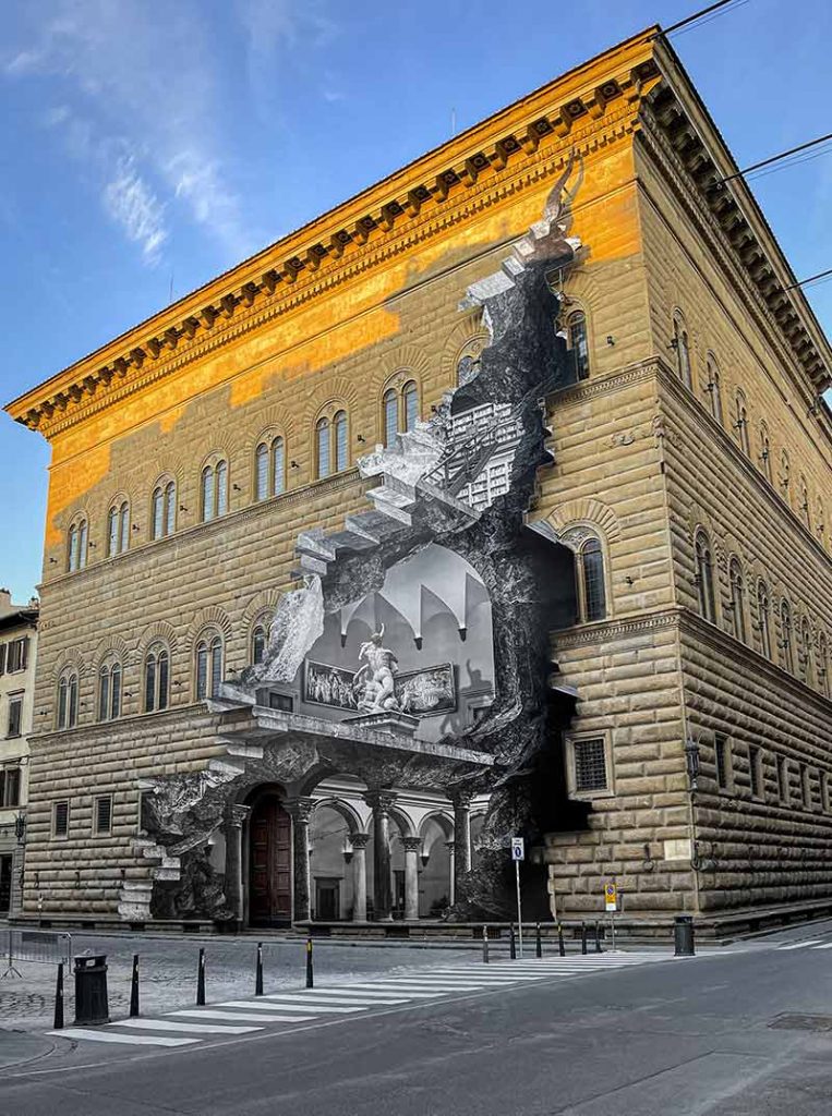 Lo squarcio su Palazzo Strozzi