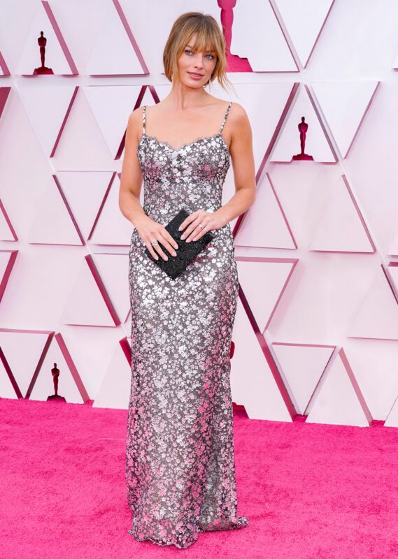 Margot Robbie in Chanel Haute Couture