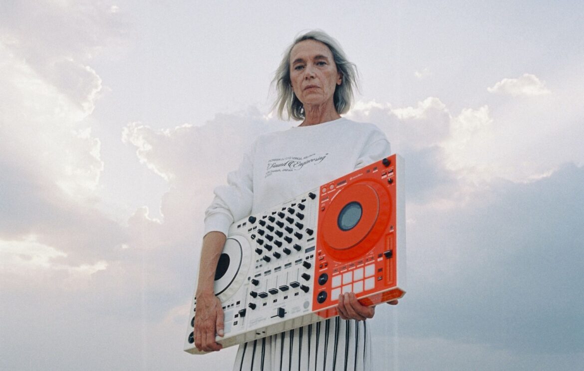 Off-White x Pioneer DJ