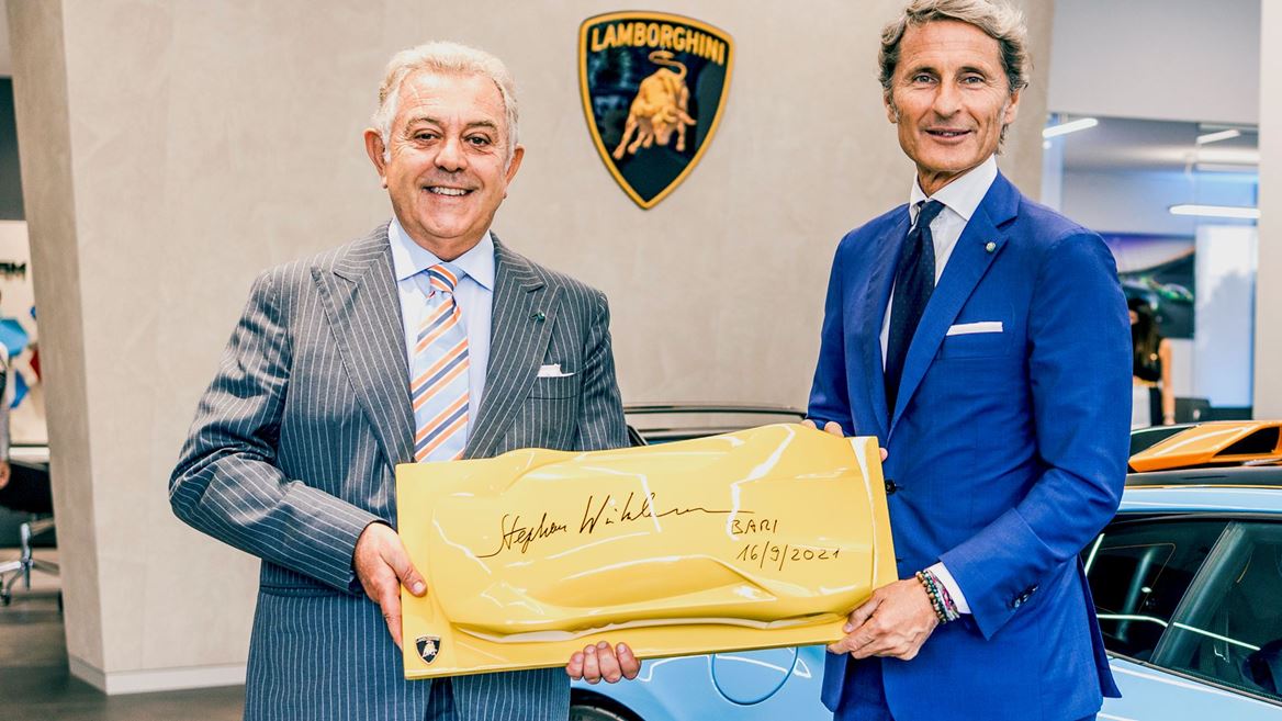 Lamborghini, il nuovo showroom di Bari