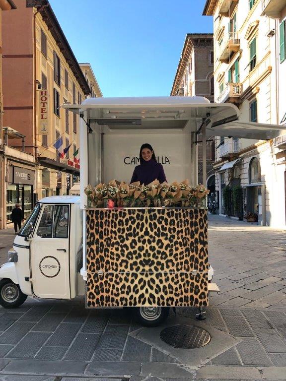 Con FLOWER TRUCK EVENT Camomilla Italia accende i riflettori sui suoi punti vendita