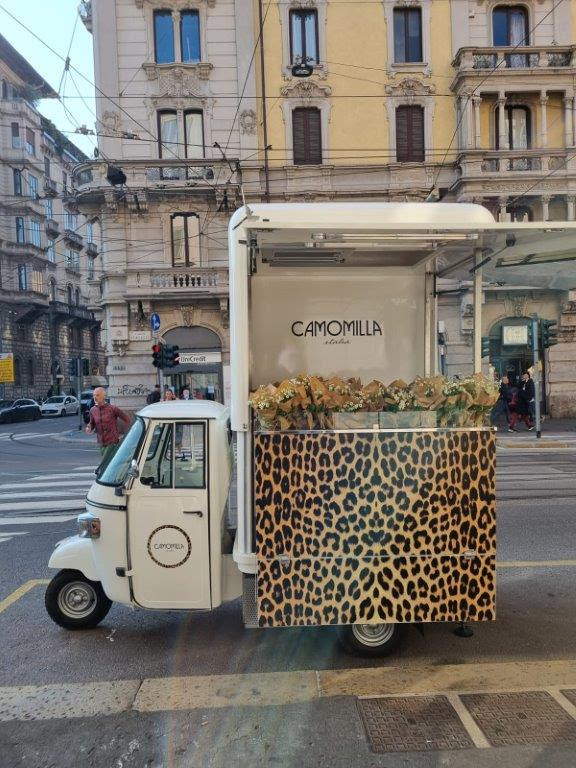 Con FLOWER TRUCK EVENT Camomilla Italia accende i riflettori sui suoi punti vendita