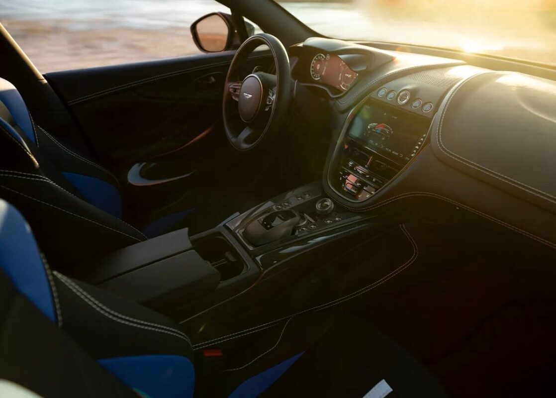ASTON MARTIN DBX 707 INTERIOR