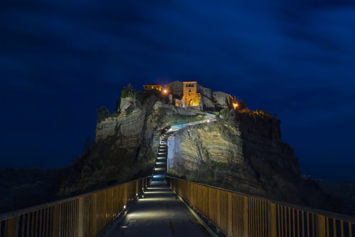 Civita di Bagnoregio notte