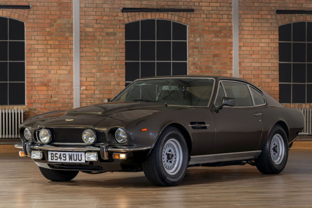 ASTON MARTIN V8