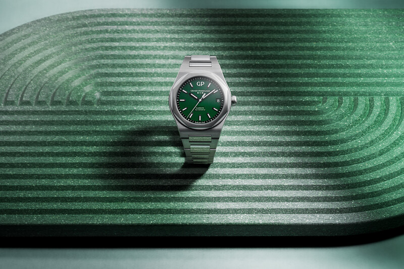 Girard-Perreqaux Laureato 42mm Green